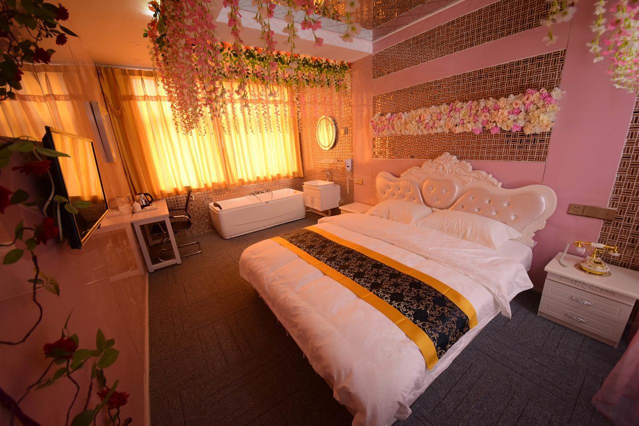 Century Hua Na Loves Boutique Hotel Qingdao Exterior photo