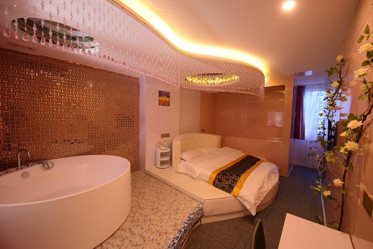 Century Hua Na Loves Boutique Hotel Qingdao Exterior photo