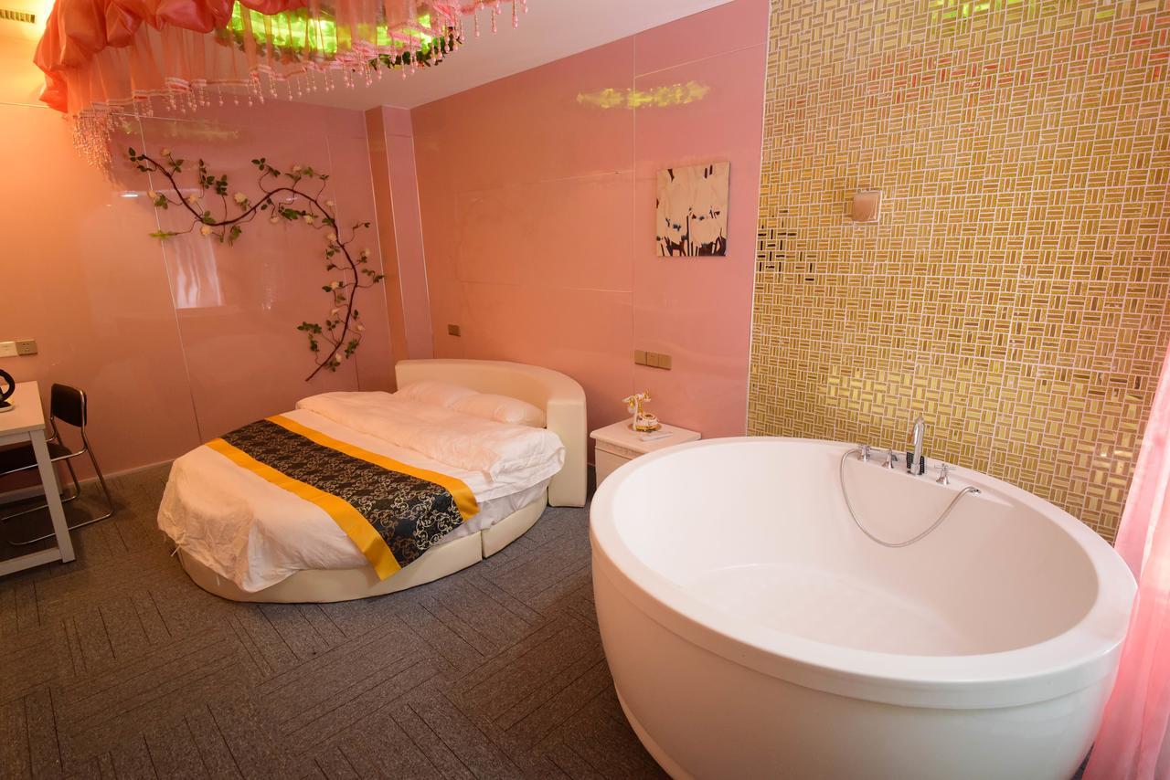 Century Hua Na Loves Boutique Hotel Qingdao Exterior photo